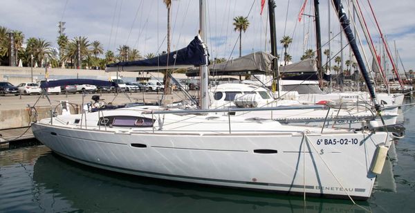 Private hourly boat charter in Barcelona - flexible hire by the hour from Port Olímpic
