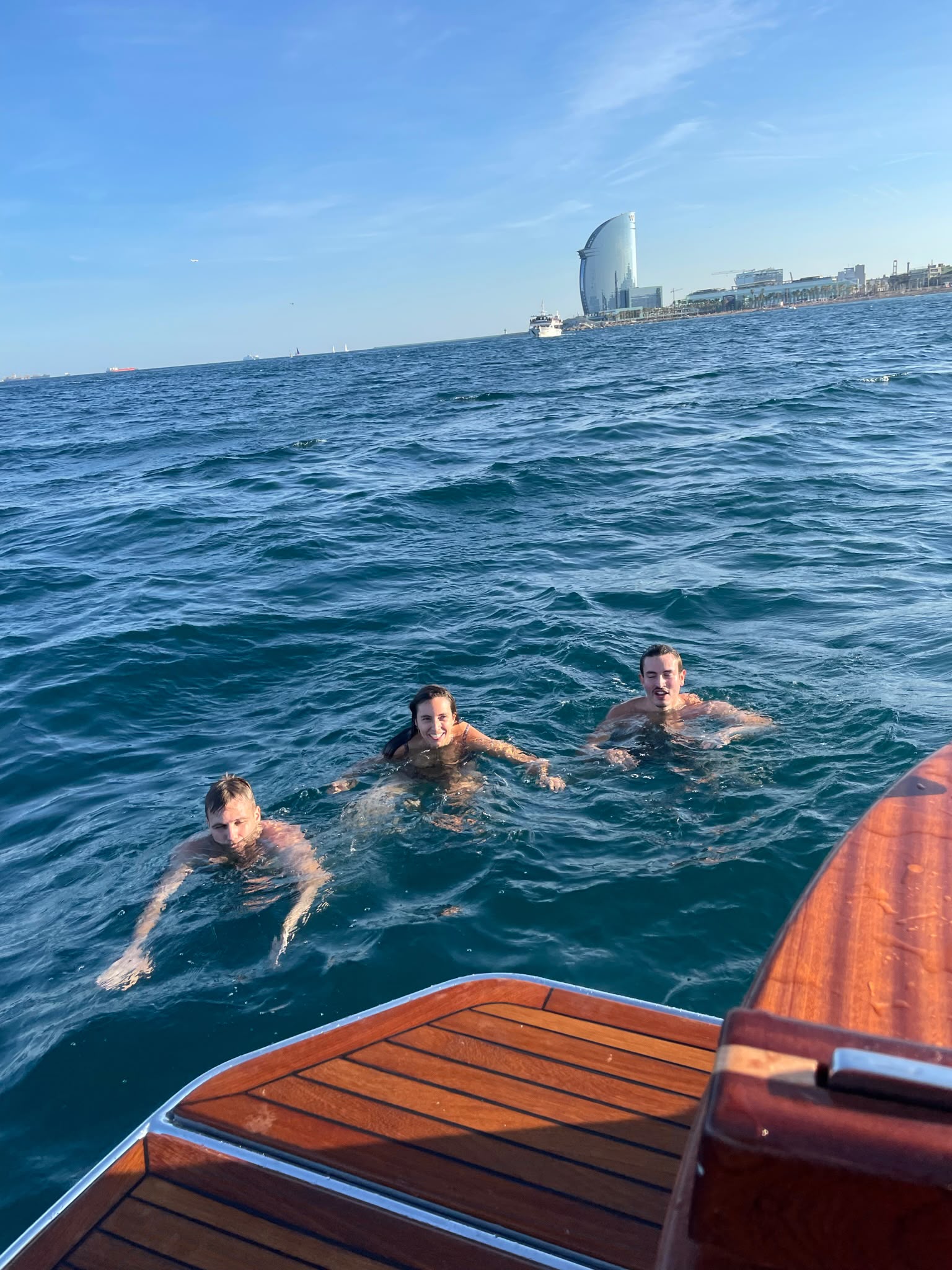 Barco pequeño privado en Barcelona - experiencia íntima en el mar